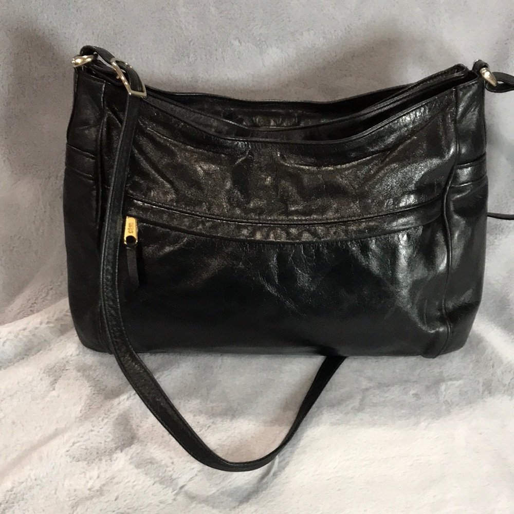 Vintage SAS Black Leather Shoulder Bag W/ Attached Keychain. EUC